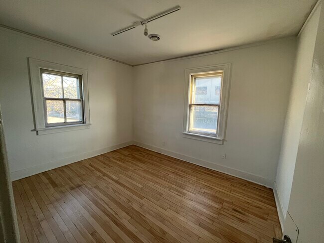 Building Photo - 136 E Saint Paul Ave