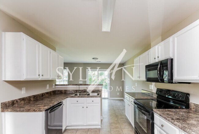 Foto del edificio - Spacious 5BR 3BA Home