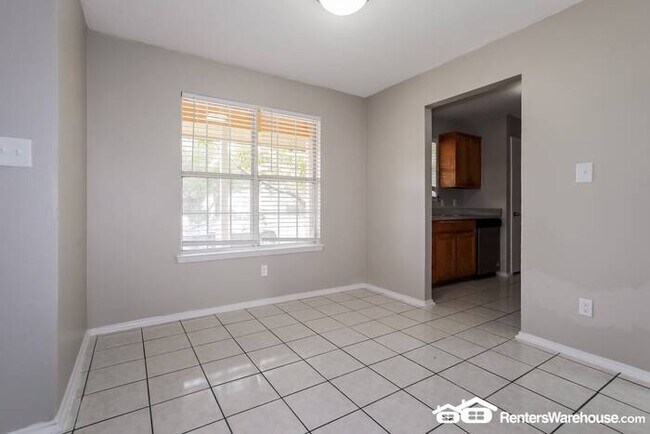 Building Photo - New Pictures. Newly renovated spacious 3 b...