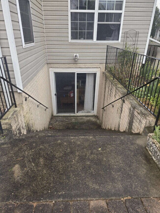 Foto del edificio - A bright and comfortable 1-bedroom, 1-bathroom basement apartment in Walkersville with everything...