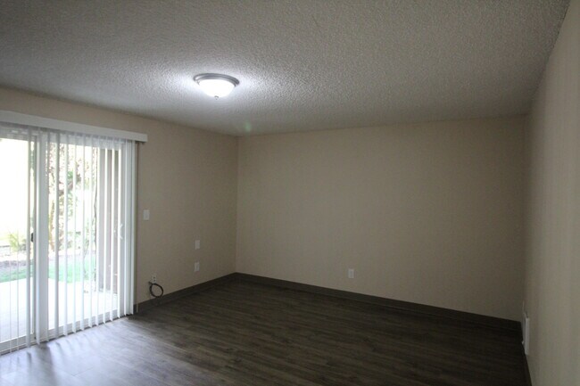 Foto del edificio - 414 E 9th St