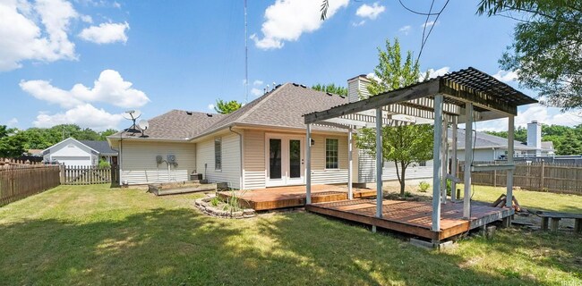 Foto del edificio - BEAUTIFUL 3 bedroom home available in June!