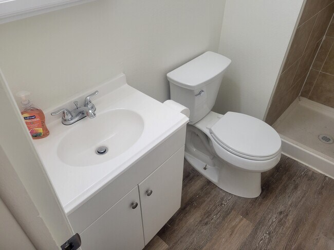 Baño adjunto desde el dormitorio - 2613 34th Ave