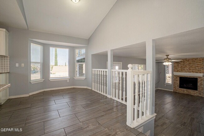 Foto del edificio - 12041 Van Gogh Dr