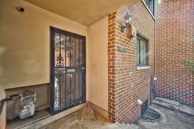 Building Photo - 1339 Riggs St NW
