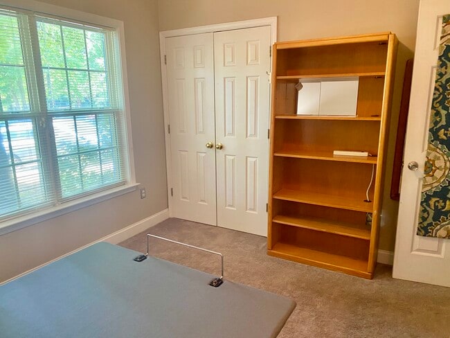 Building Photo - 6527 White Pine Ln