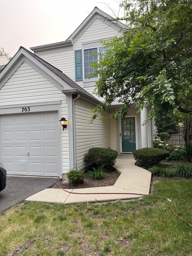 Building Photo - 703 Blossom Ct