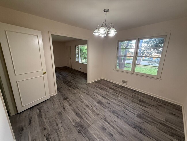 Building Photo - Spacious 3 Bedroom Home – East Side Athens