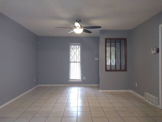 Foto del edificio - 4 Success Realty is now offering this 3 be...