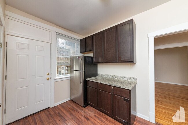 Foto del edificio - 3751 W Sunnyside Ave