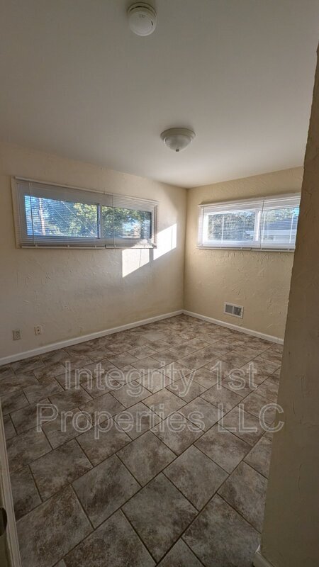 Foto del edificio - 7408 E 109th St