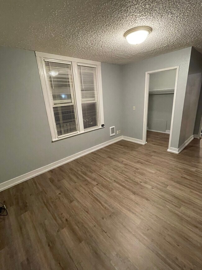 Foto del edificio - 923 Chenault Ave