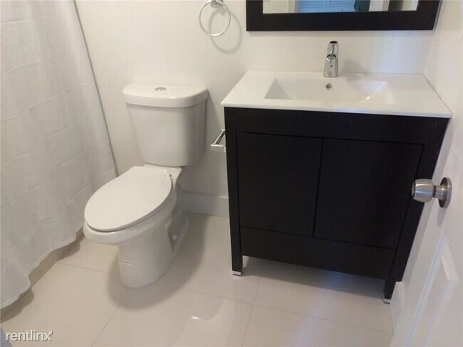 Foto del edificio - 2 br, 2 bath  - Royal Garden