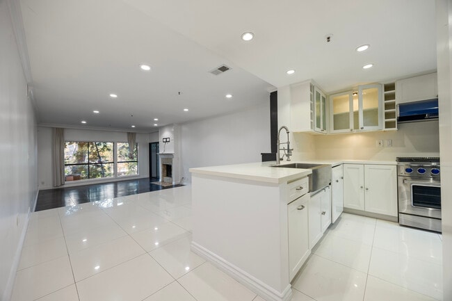 Building Photo - 20 Sea Island Dr