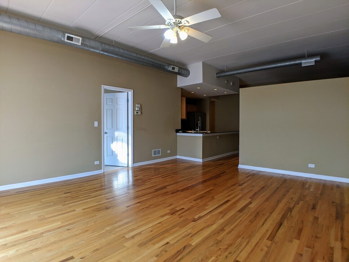 Primary Photo - 2356 N Elston Ct
