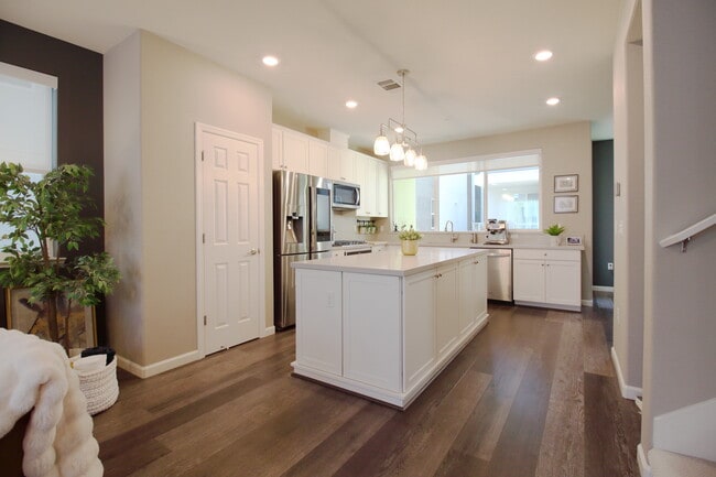 Building Photo - 164 Agustin Narvaez St