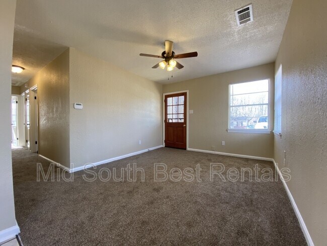 Foto del edificio - 4428 Sunny View Dr