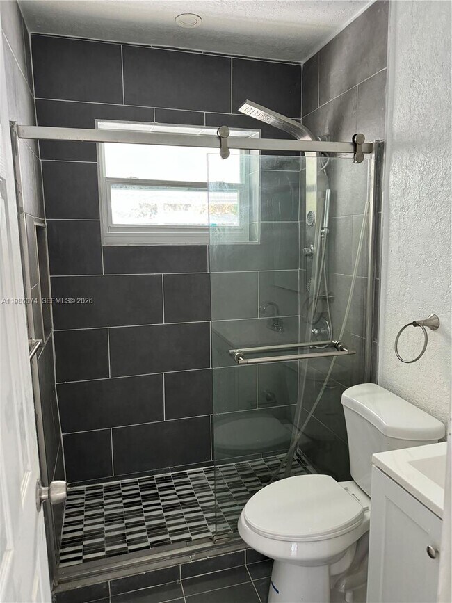 Foto del edificio - 2400 N 57th Way