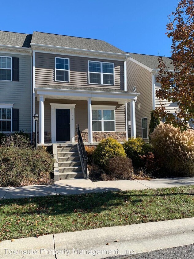 Primary Photo - 3 br, 2.5 bath House - 215 Phoenix Blvd.