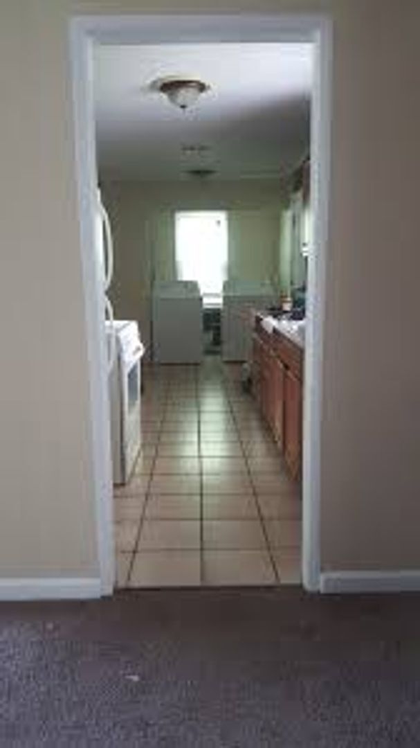 Foto del edificio - Three Bedroom One Bathroom House