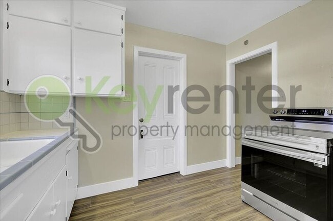 Building Photo - 1119 Lochbrae Rd