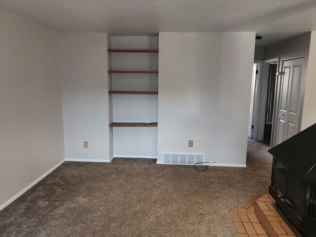 Foto del edificio - Academy and Vickers--Ranch Style Townhome!