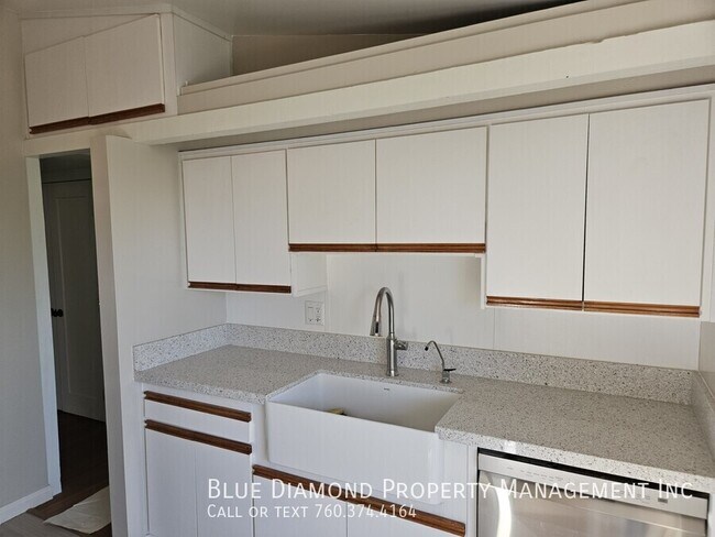 Building Photo - 259 Santa Clara Dr