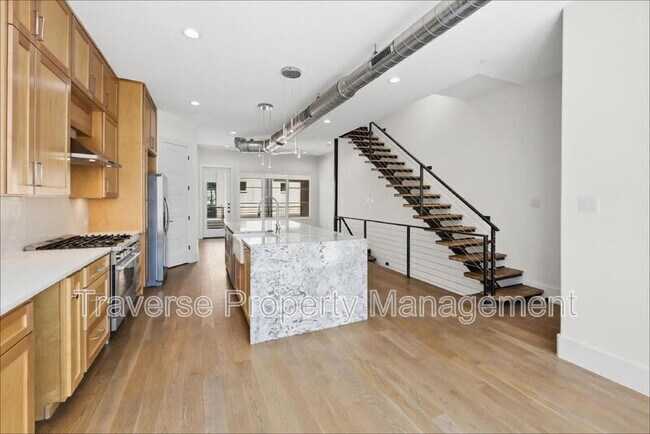 Foto del edificio - 408 Rayner Ave