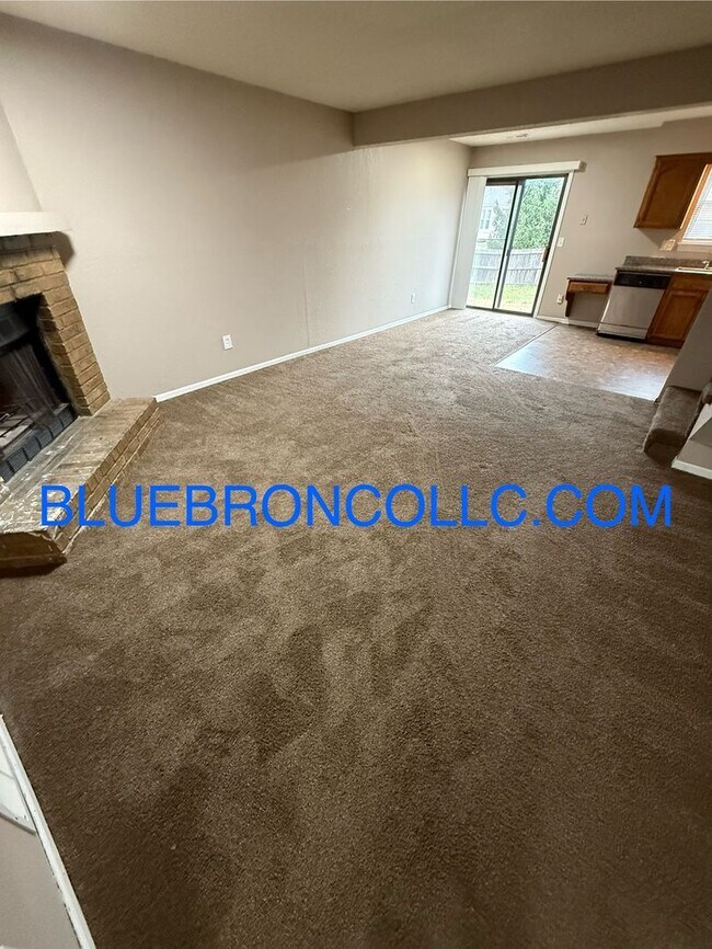 Foto del edificio - Spacious unit with granite counter tops and stainless steel appliances