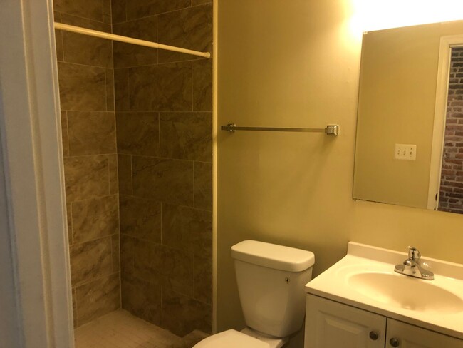 Building Photo - 2 bedroom 2 bath with Den townhouse for rent