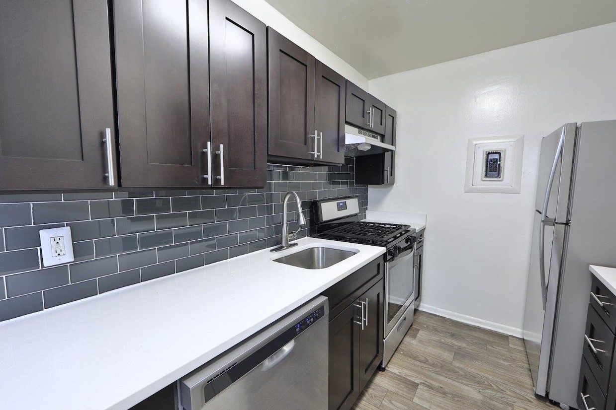 Foto principal - Bennington Crossings Apartment Homes