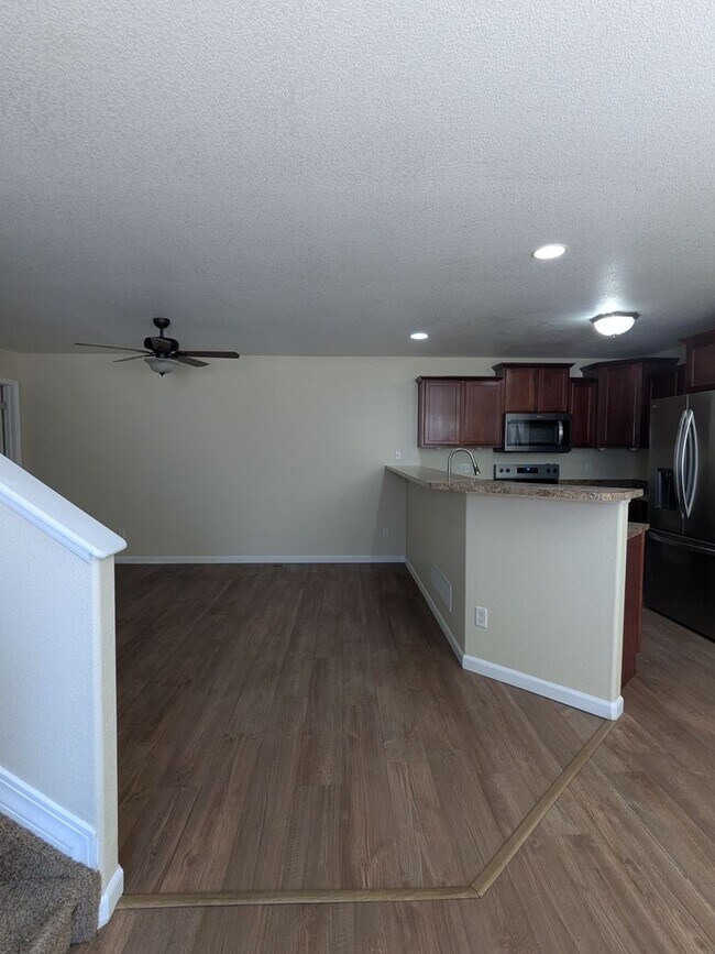 Foto del edificio - Beautiful 2 Story Townhome with 3 Car Garage!