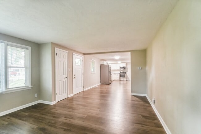 Building Photo - 120 E 75th St