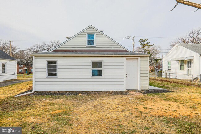Building Photo - 505 S Marlyn Ave