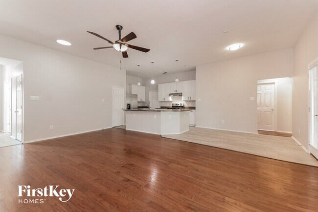 Building Photo - 2825 Laurel Oak Dr