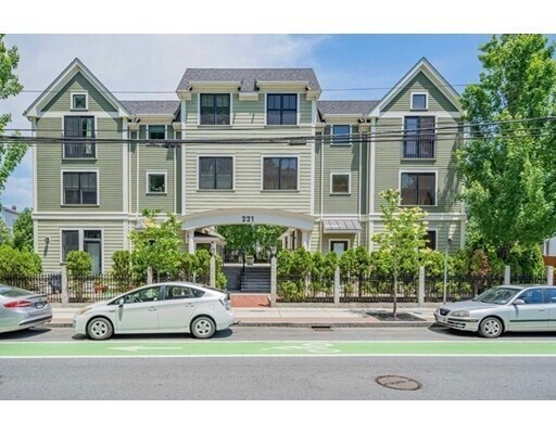 Primary Photo - 221 Beacon St