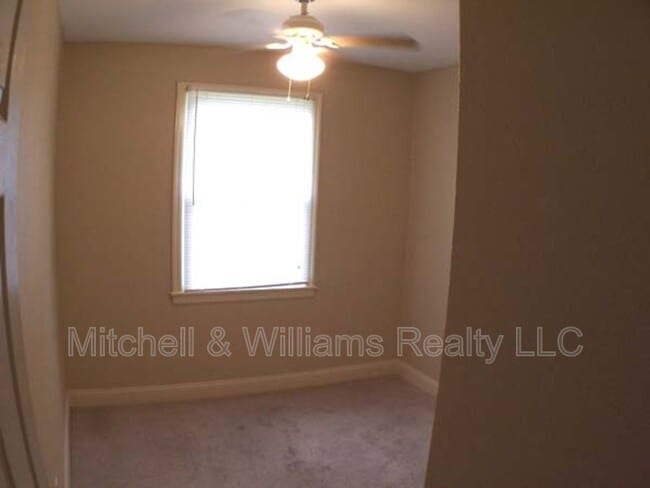 Building Photo - 3533 Pinecrest St
