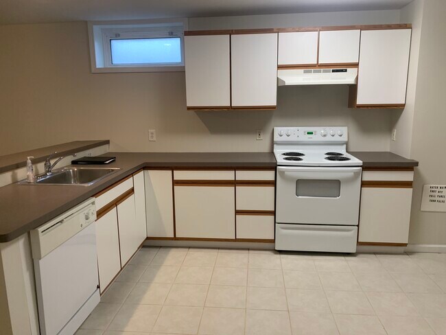Kitchen - 1425 Abbott Rd