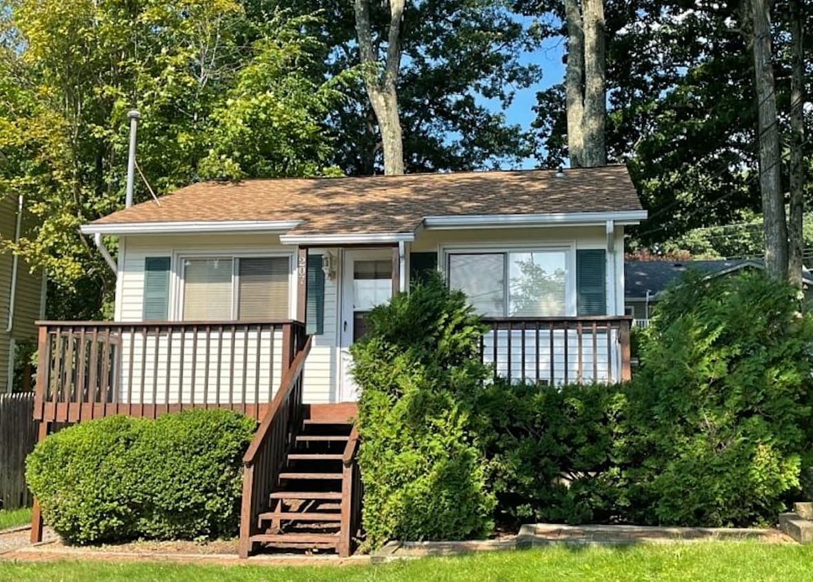 Primary Photo - 207 West End Ave