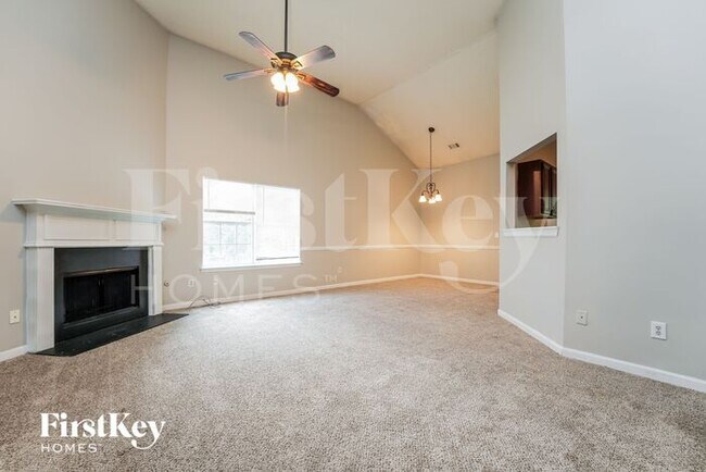 Building Photo - 2055 Mulberry Ln