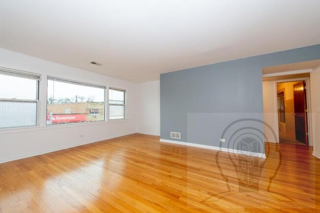 Building Photo - 2 bedroom in CHICAGO IL 60641