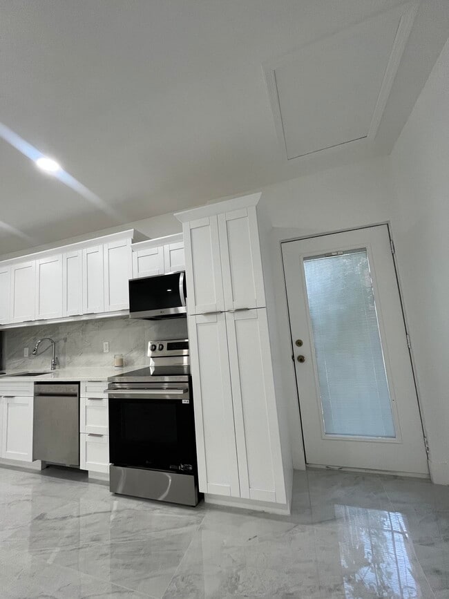 Building Photo - 4588 Old Okeechobee Rd