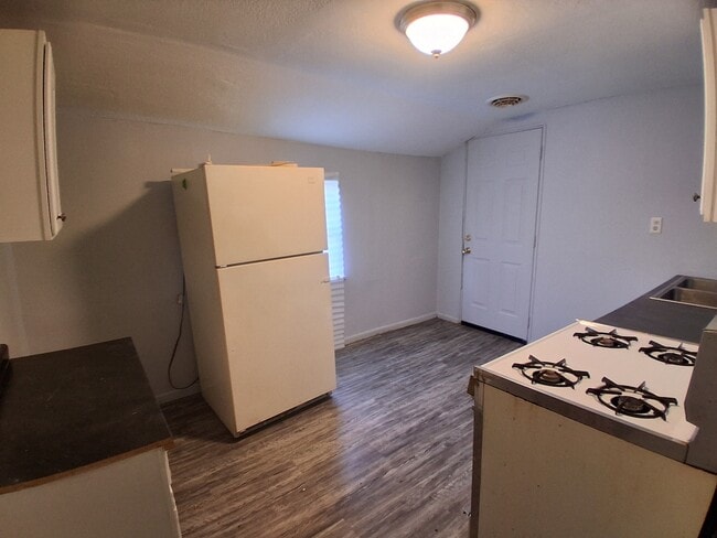 Foto del edificio - 903 Jewell-