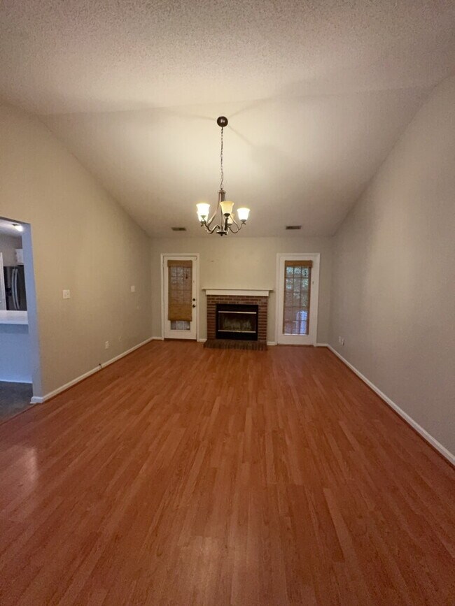 Foto del edificio - 121 Suffolk Cir