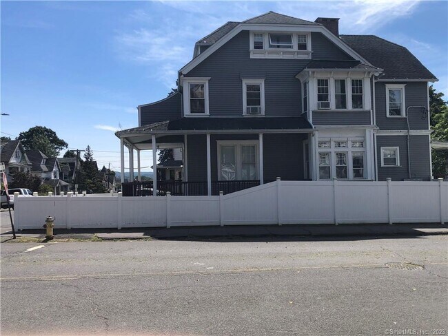 Foto del edificio - 77 Chestnut Ave