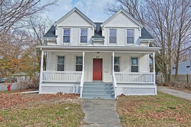 Photo - 611 N Main St Apartment