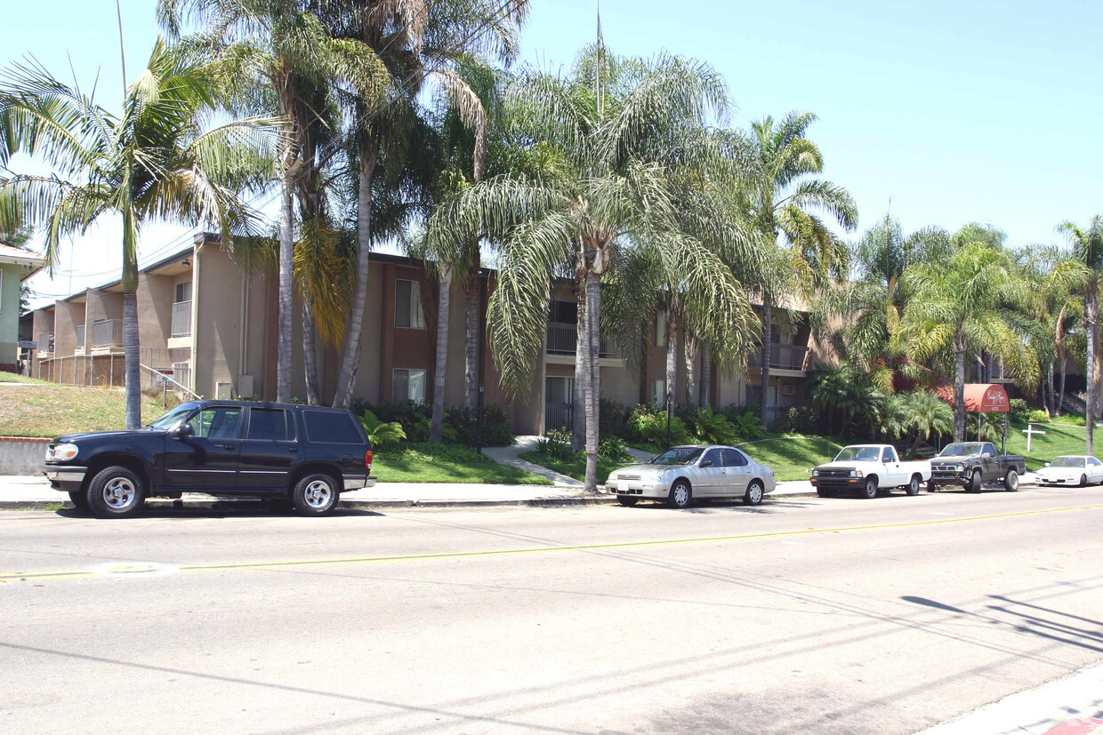 Building Photo - Carriage House Apartments