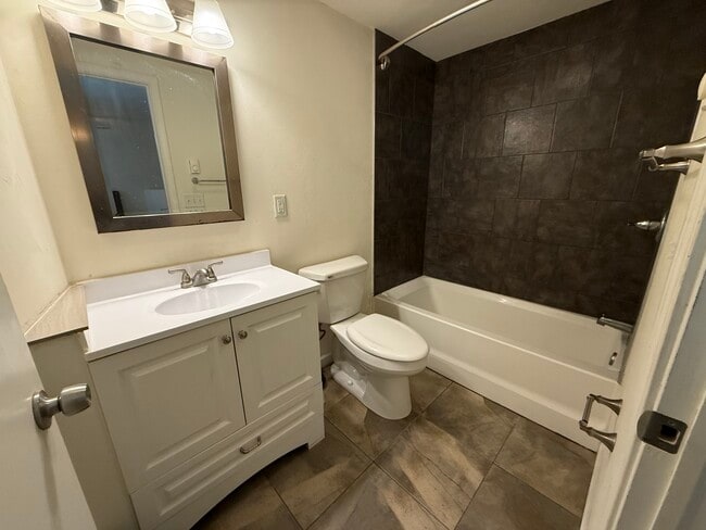 Building Photo - 25 Court St