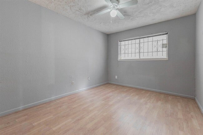 Building Photo - 12702 Fern Forest Dr