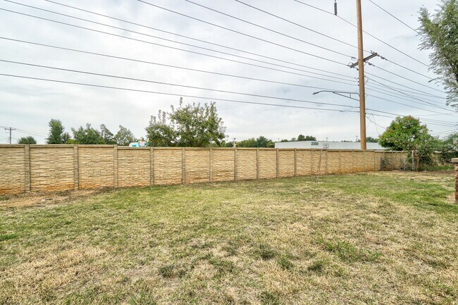 Foto del edificio - 2 Bed 1 Bath Duplex in MWC